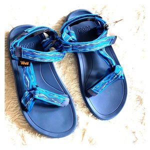 SOLD ✨✨✨KIDS SZ 2 TEVA SANDALS⚡️